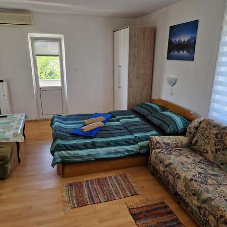 Apartments Nikol Лопар Екстериор снимка