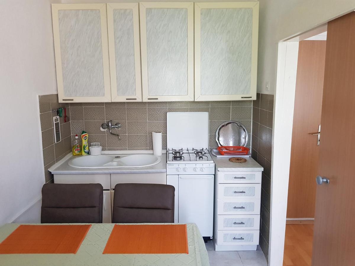 Apartments Nikol Лопар Екстериор снимка