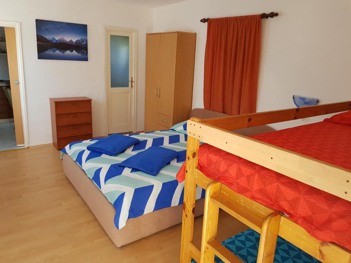 Apartments Nikol Лопар Екстериор снимка