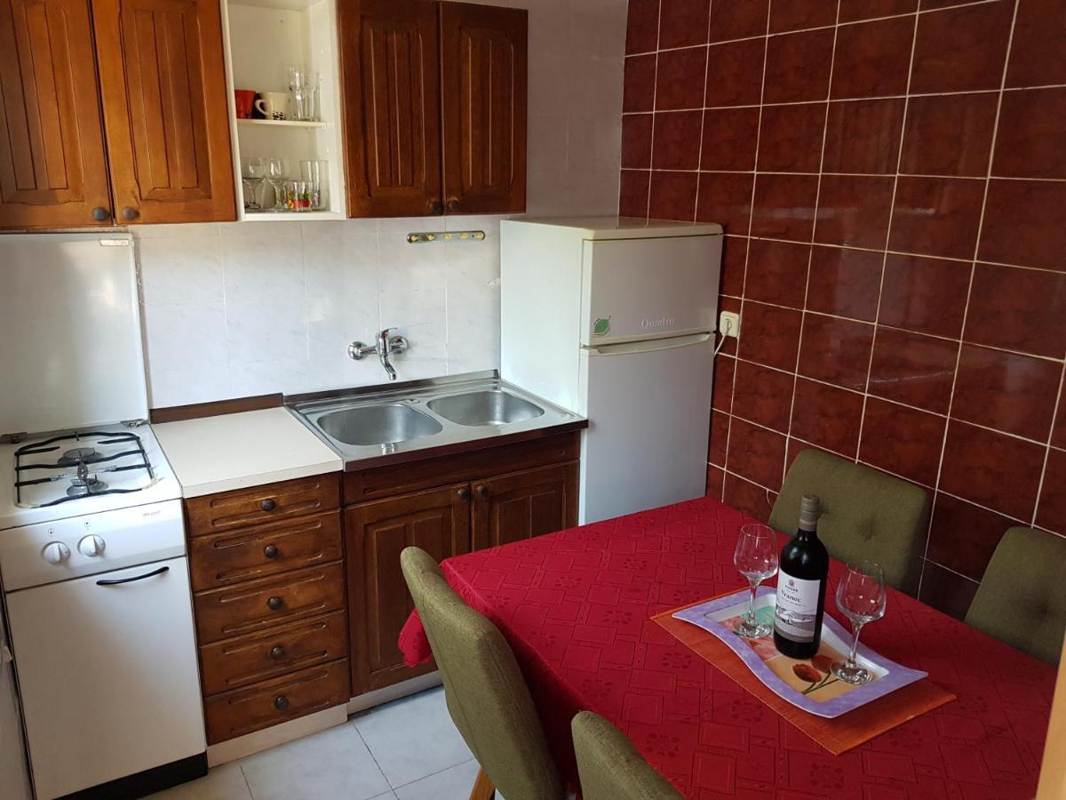 Apartments Nikol Лопар Екстериор снимка
