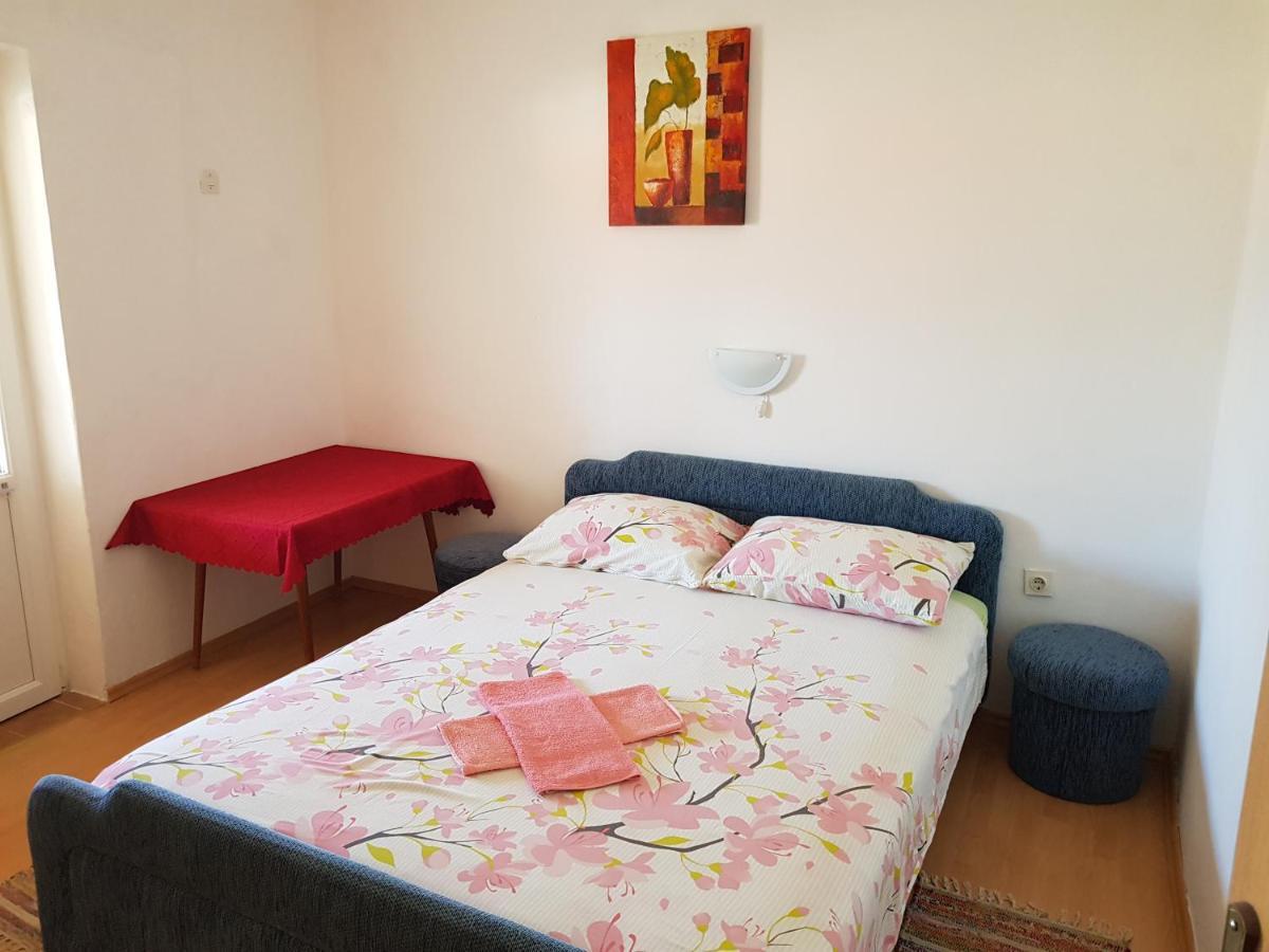 Apartments Nikol Лопар Екстериор снимка