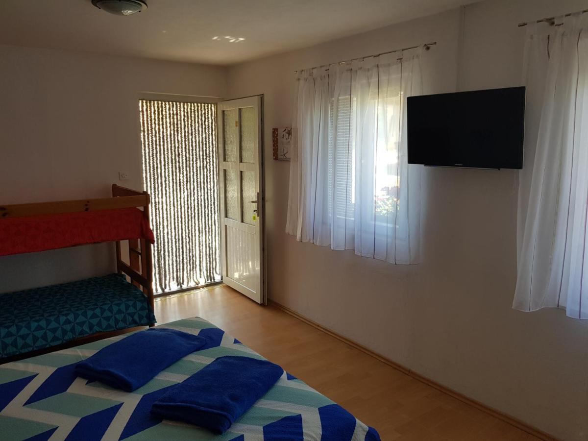 Apartments Nikol Лопар Екстериор снимка