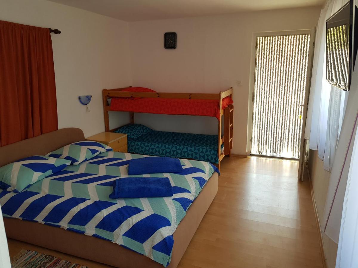 Apartments Nikol Лопар Екстериор снимка