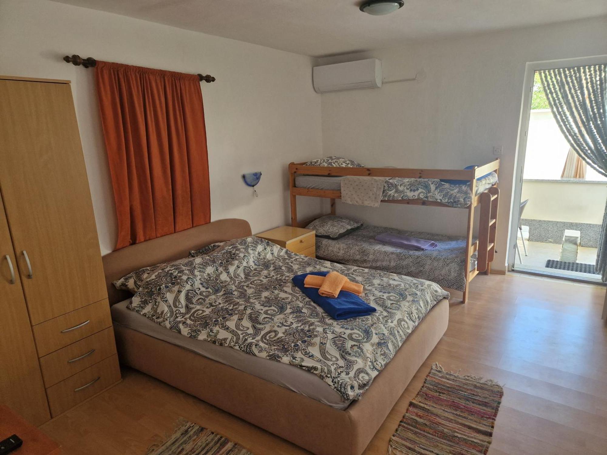 Apartments Nikol Лопар Екстериор снимка